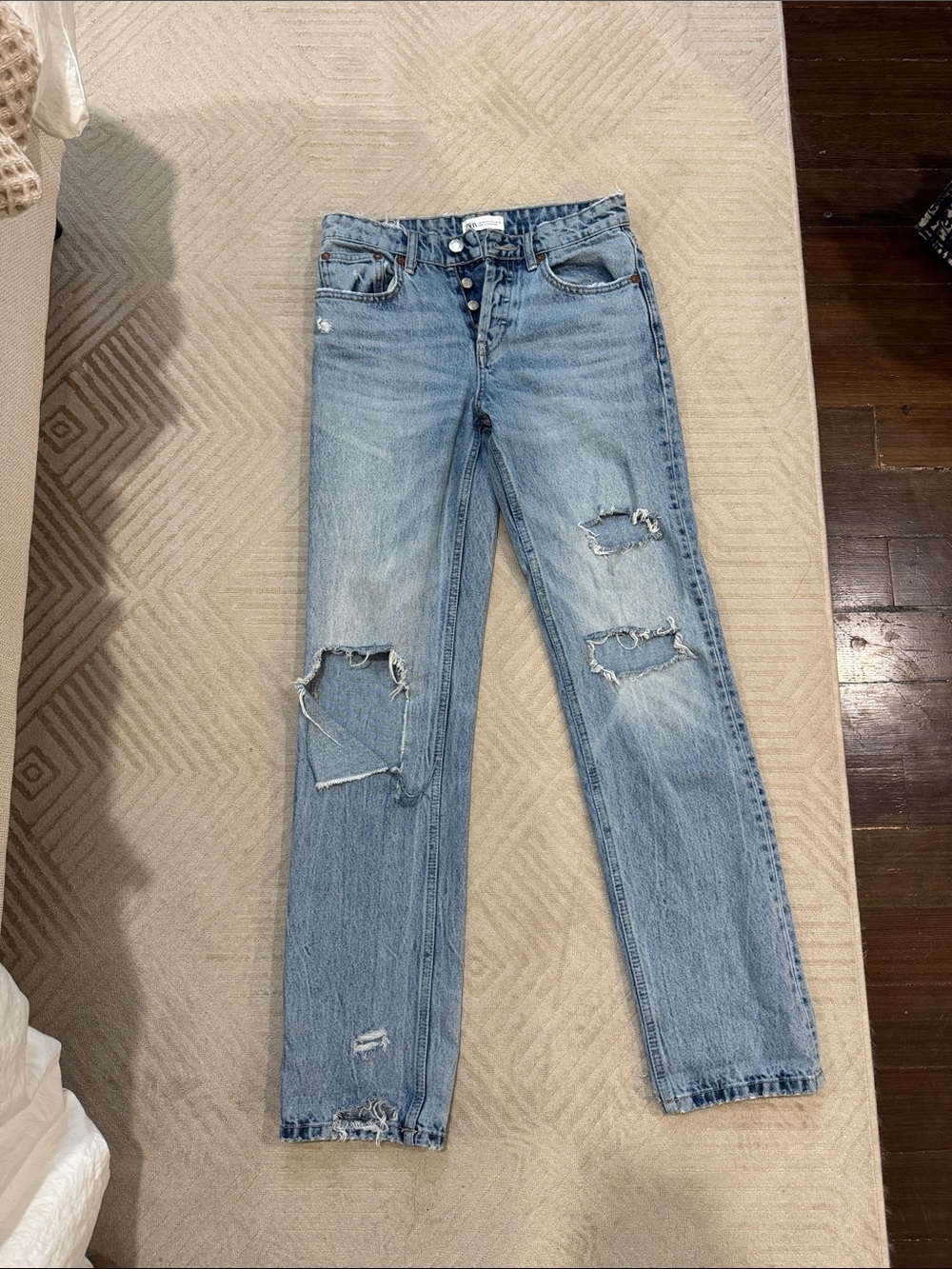 Light Blue Distressed Women’s Jeans
size 4
worn a few times